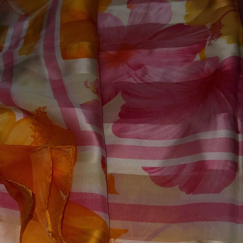 Oscar de la Renta Vintage Vibrant Hibiscus Silk Scarf 34”x34”